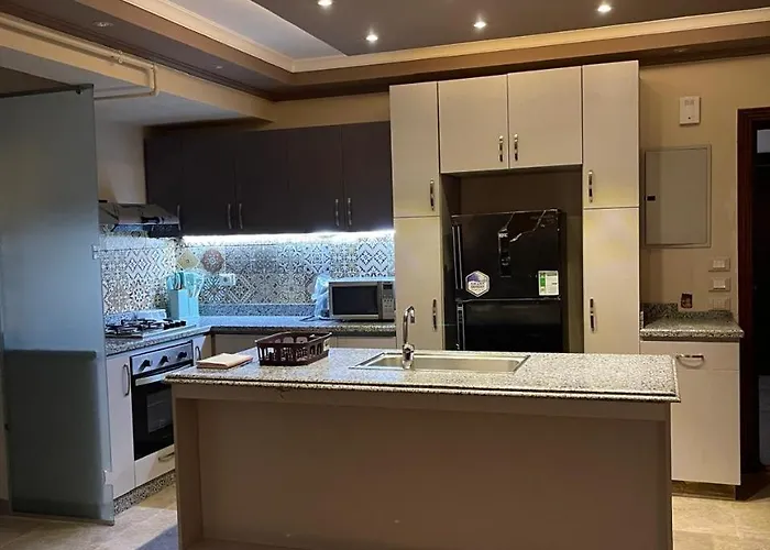 3Br Apt With Privet Garden Pool With Excellent Location Near Waterway
