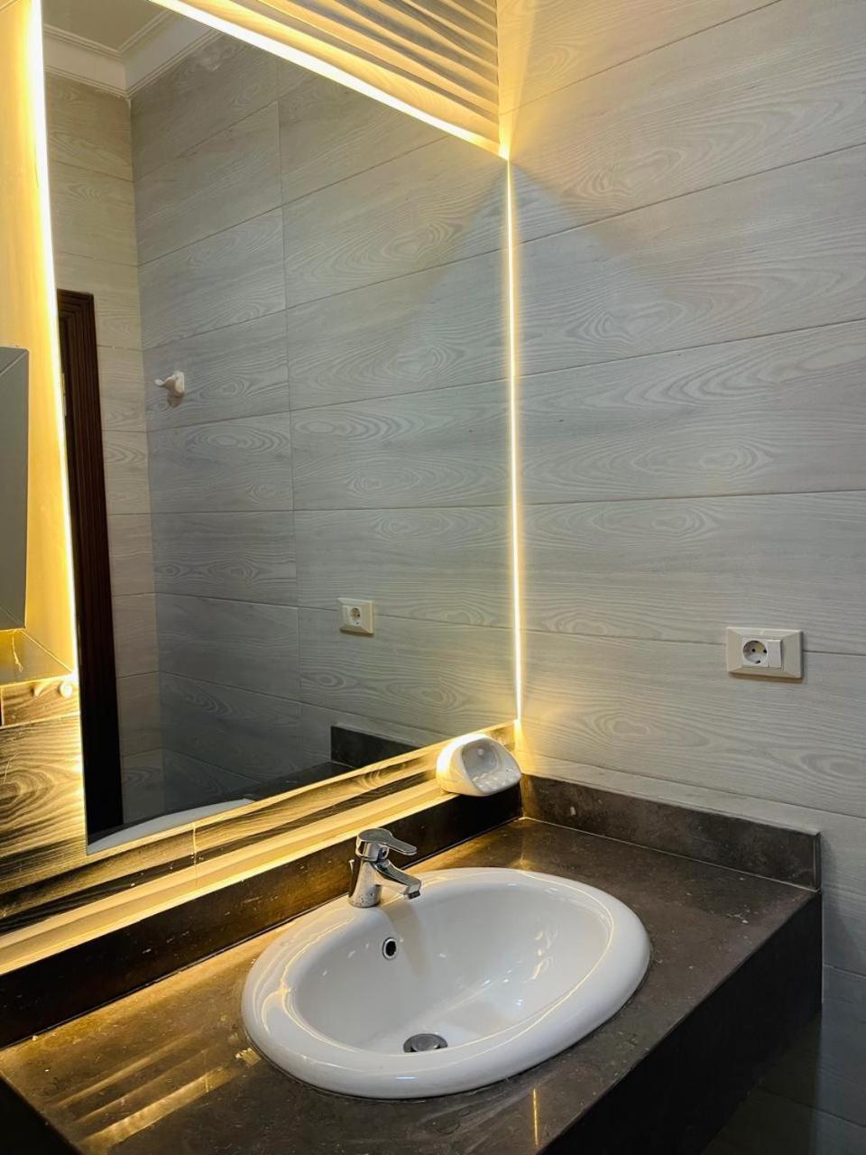 Apartment 3br With Privet Garden Pool With Excellent Location Near Waterway *