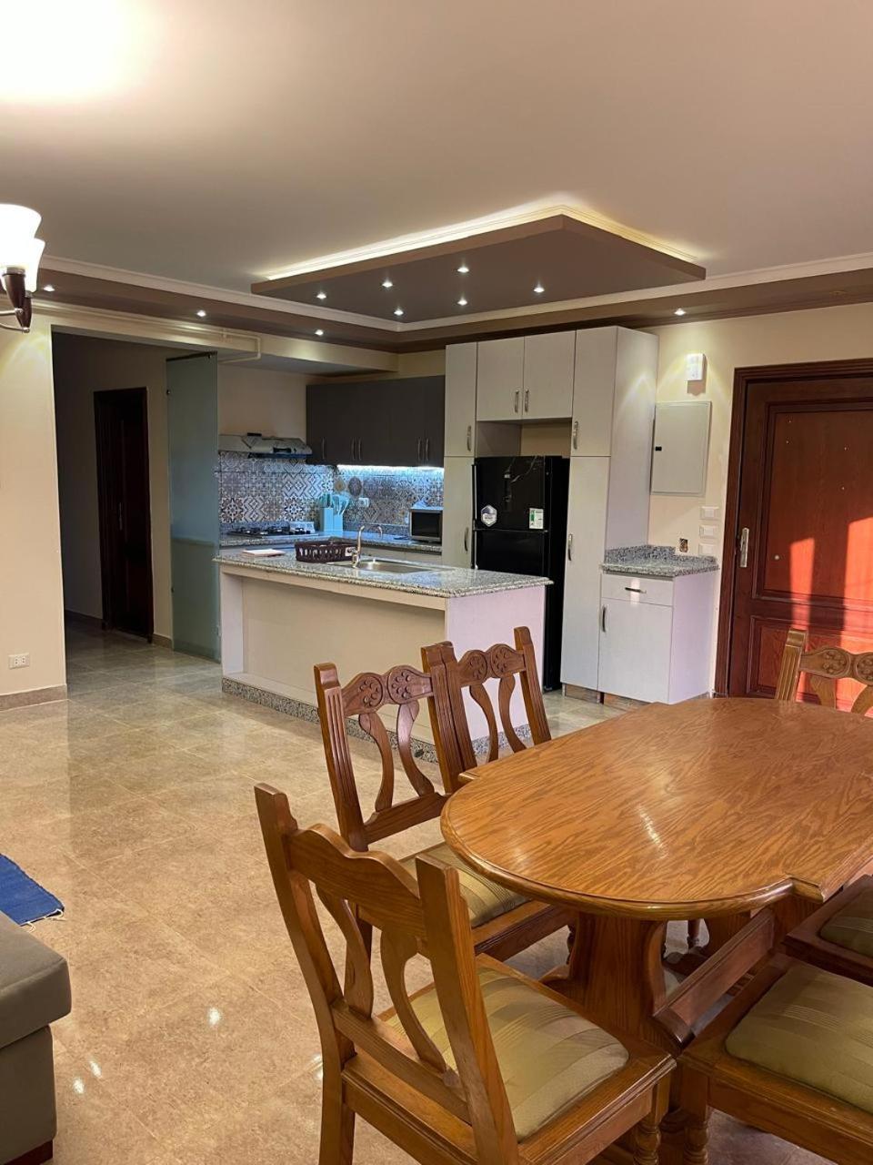 3br With Privet Garden Pool With Excellent Location Near Waterway *
