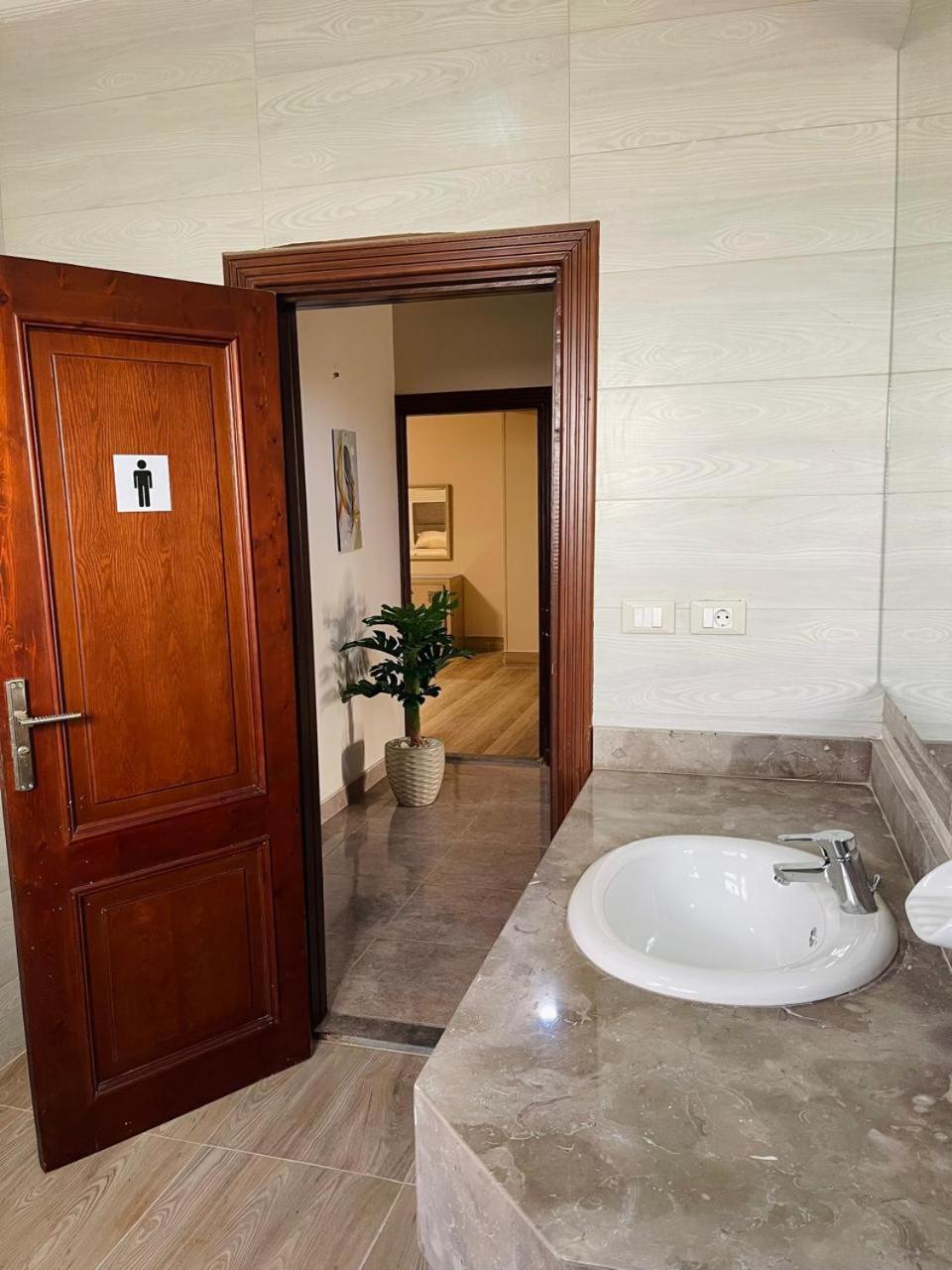 Apartment 3br With Privet Garden Pool With Excellent Location Near Waterway